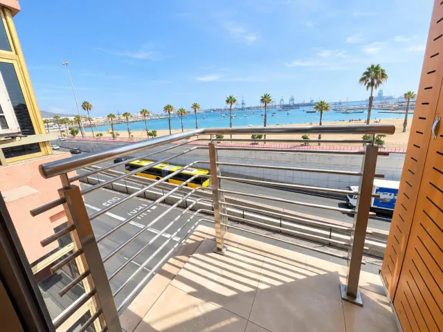 Vistas al mar, balcón y suite principal en León y Castillo — 19