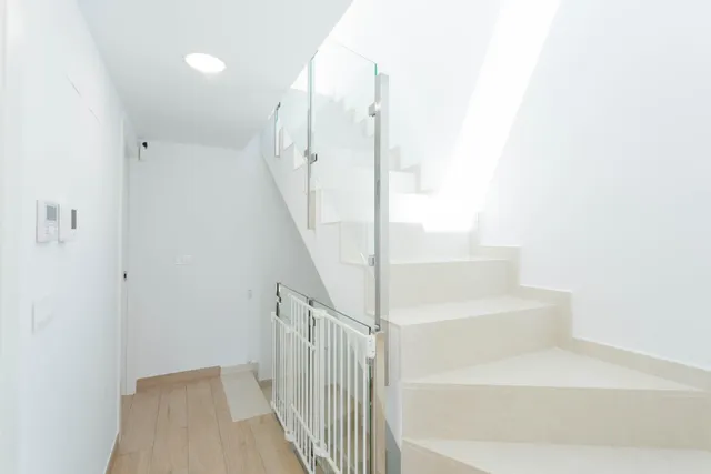 VIVIENDA ADOSADA A ESTRENAR — 16