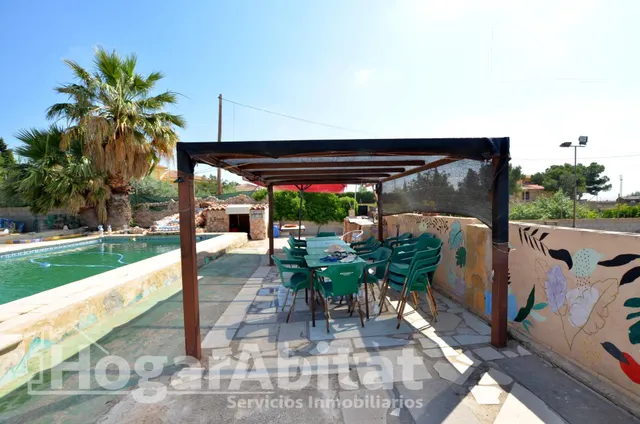 Gran chalet urbano con barbacoa, piscina y garaje — 13