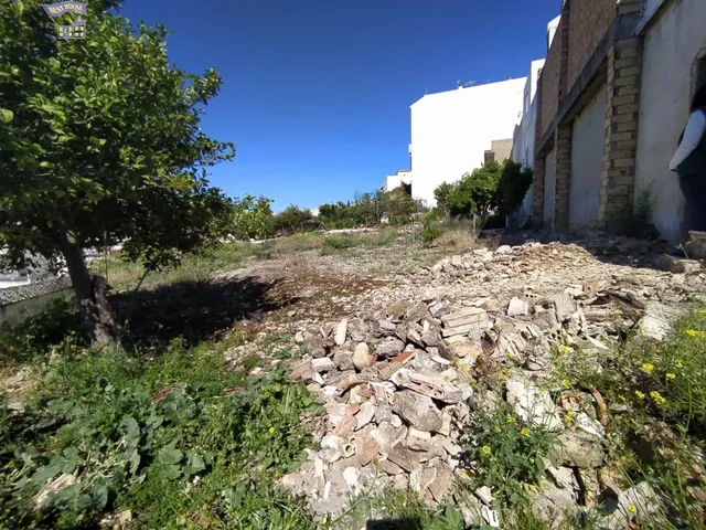 SE VENDE TERRENO URBANO CON GARAJE