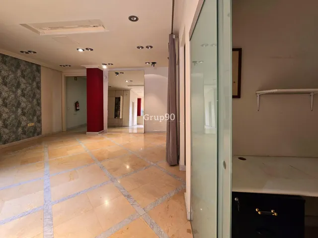 LOCAL COMERCIAL EN ZONA RICARDO VINYES — 17