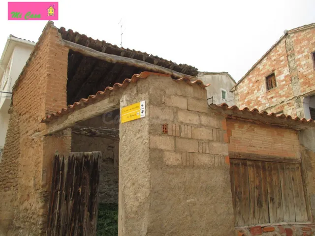 CASA CON MUCHOS M2 PARA REFORMAR CON MUCHAS POSIBILIDAD PREC - foto 2