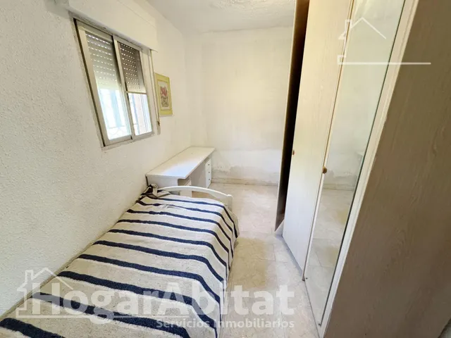 Chalet en residencial con  garaje y terraza, todo amueblado — 16