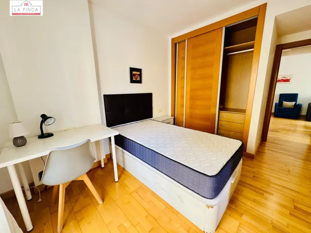 VIVIENDA 2 DORMITORIOS GARAJE Y TRASTERO CERCA DEL CENTRO — 23