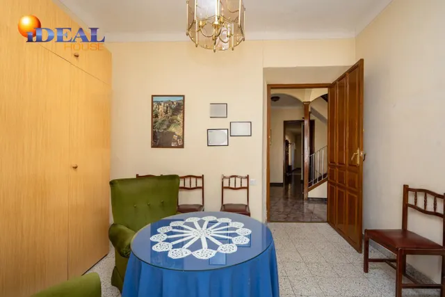 Espectacular edificio a 3 calles con vivienda y locales comerciales en pleno centro de Alhama de Gr — 27