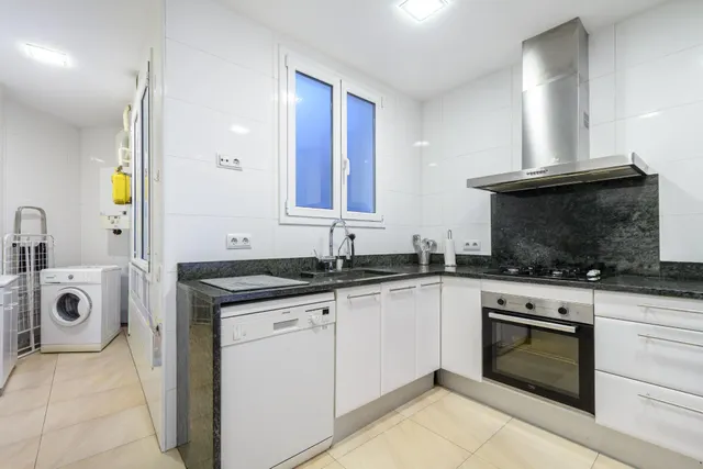 PISO ALTO CON BALCÓN/TERRAZA Y TRES PIEZAS EXTERIORES EN EL EIXAMPLE — 13