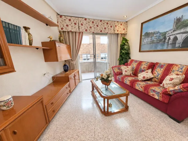 Amplio piso de 3 habitaciones junto a la Glorieta y el puerto de Santa Pola — 3
