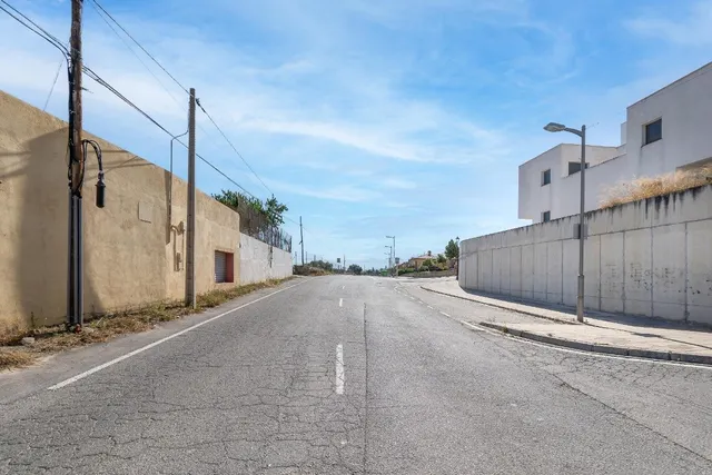 OPORTUNIDAD DE PARCELA DE USO INDUSTRIAL — 40