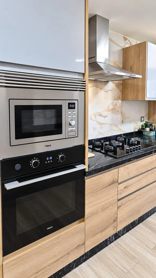 Vivienda amplia de 3 dormitorios, 2 baños en el corazón de Torremolinos — 9