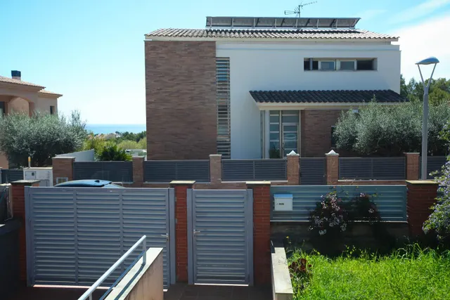 Chalet independiente con gran terraza en Calafell — 38