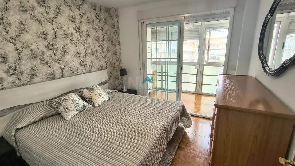 Se alquila apartamento en Laredo
