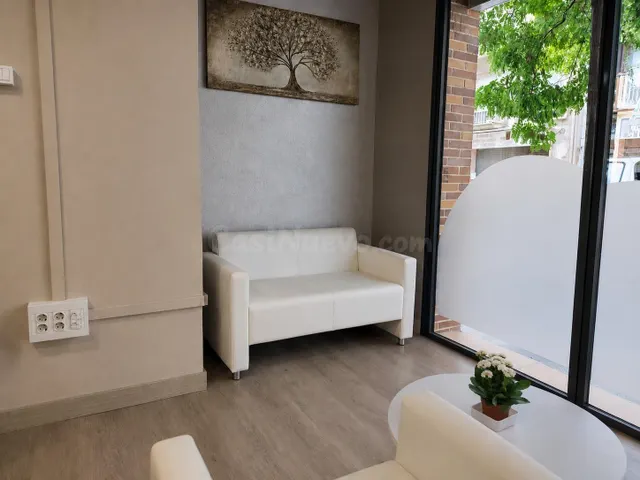 Amplio local comercial en Roses - foto 4