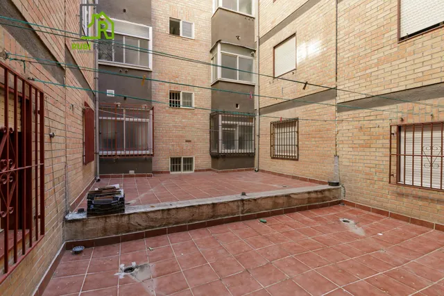 Piso con terraza y patio en Granada — 17