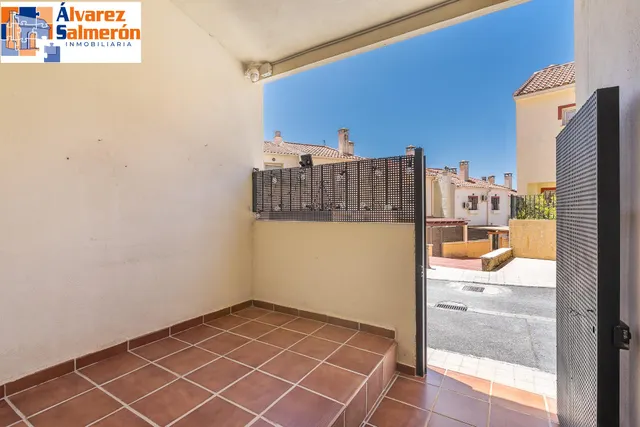 ADOSADA EN URBANIZACIÓN EN HUETOR VEGA — 40