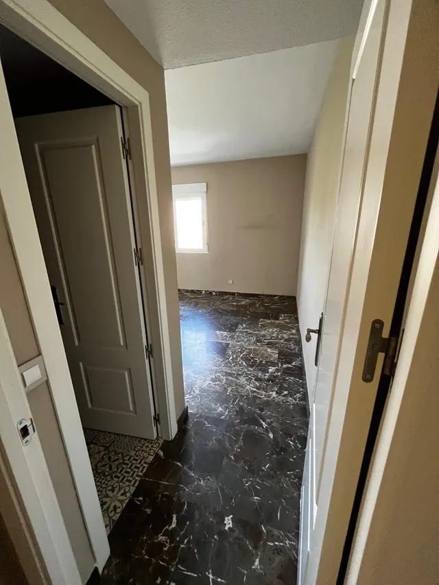 Amplio Piso Reformado en Zona Colón — 9