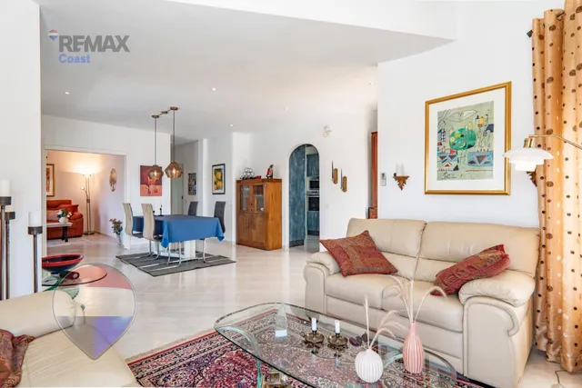 VILLA INDEPENDIENTE CON PISCINA, GRANDES TERRAZAS Y VISTAS AL MAR EN BENAJARAFE — 38