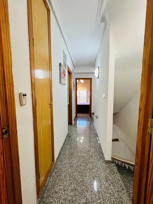 Chalet adosado de 3 dormitorios con terraza y piscina comunitaria en Playa Flamenca — 16