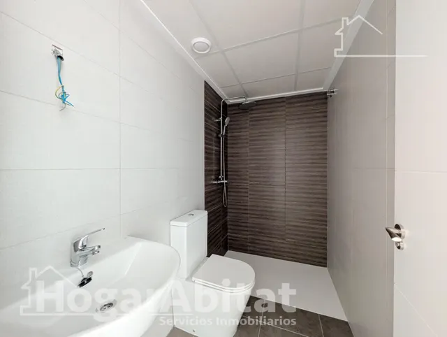 Estrena estilo de vida en este moderno adosado con gran porche, terraza, patio y piscina comunitaria — 25