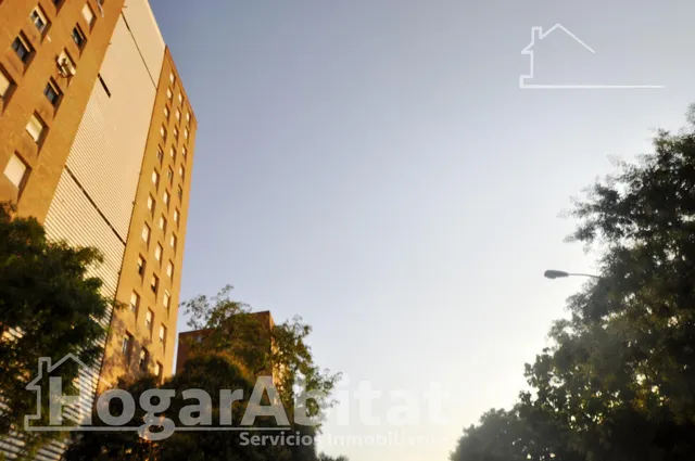 ¡UBICACIÓN IDEAL! AMPLIO, EXTERIOR Y LUMINOSO CON ASCENSOR Y TRASTERO — 34