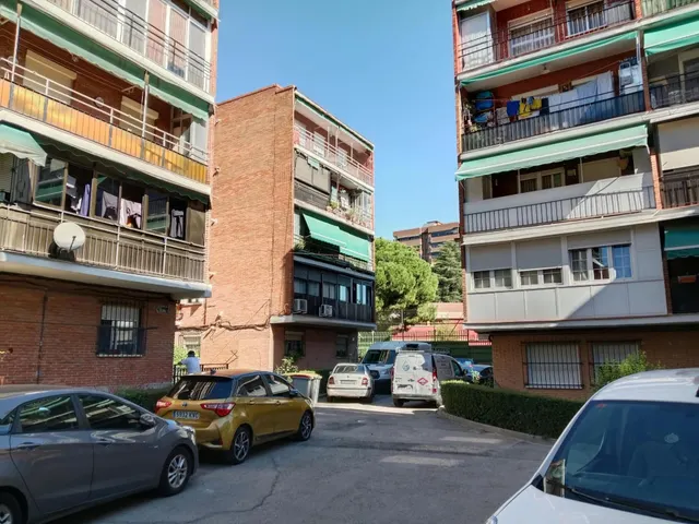 Gespain aluche-campamento, ofrece en exclusiva piso en calle ocaña — 34