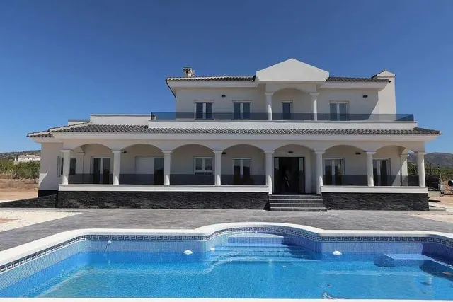 VILLAS DE OBRA NUEVA EN PINOSO — 2