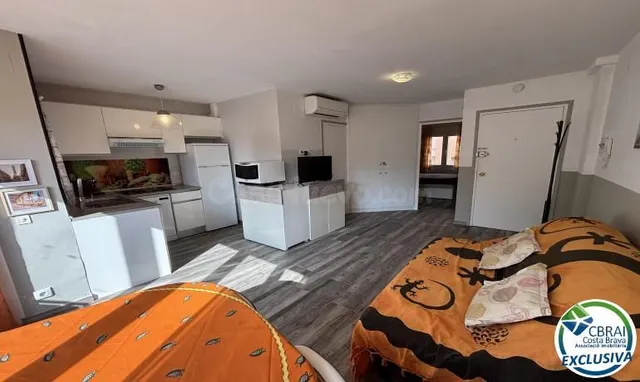 Apartamento con terraza y piscina en Empuriabrava - foto 5