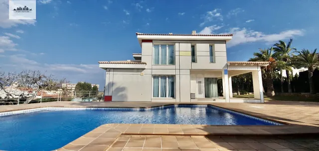 SE ALQUILA CHALET EN ALBIR LARGA TEMPORADA