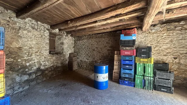 Amplia Casa de Piedra en Dehesas - Oportunidad Única por 29.000 € — 12