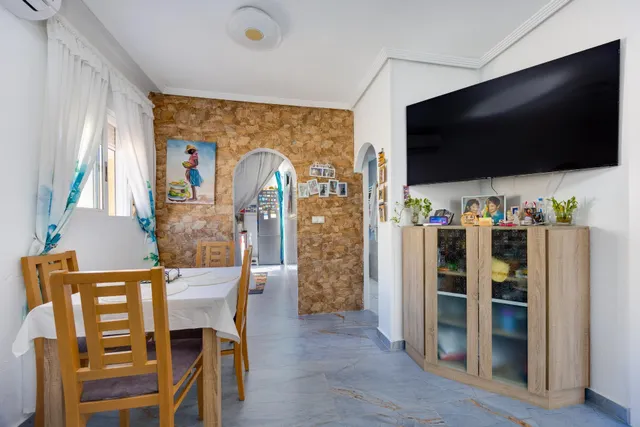Bungalow planta alta reformado, en residencial con piscina comunitaria — 23