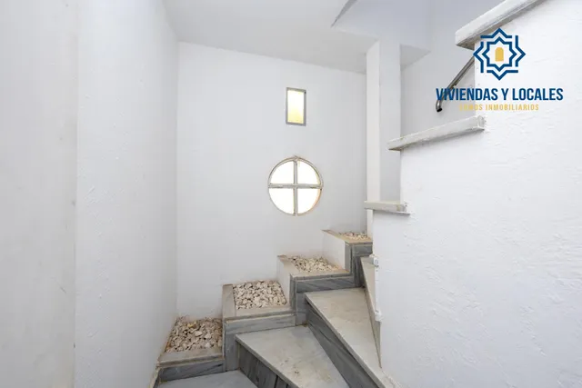 ATENCIÓN INVERSORES. Edificio comercial en pleno centro de Granada, entre Puentezuelas y Alhóndiga — 20