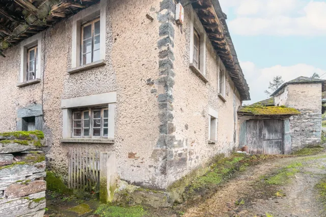 2 CASAS CON FINCA EN VALDÉS - foto 3