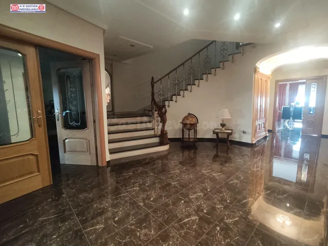 AMPLÍSIMA CASA CON DOS PLANTAS MAS BUHARDILLA, PATIO DE 320 