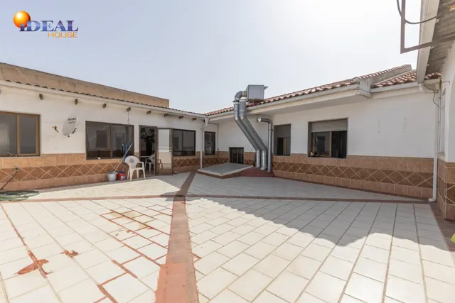 ¡Gran oportunidad en Chauchina Justoa, junto a la entrada de la Carrera de la Virgen! — 22