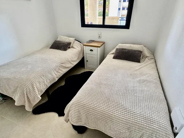 Apartamento reformado de 2 dormitorios con vistas al mar, piscina y parking en la cala de finestrat — 19