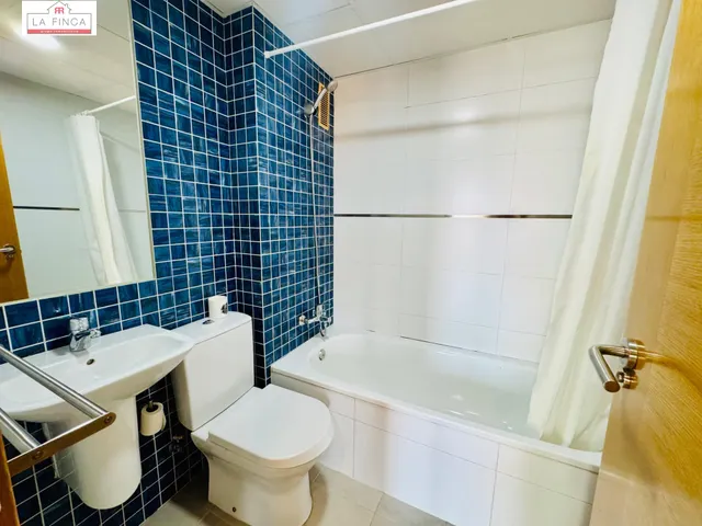 VIVIENDA 2 DORMITORIOS GARAJE Y TRASTERO CERCA DEL CENTRO — 34