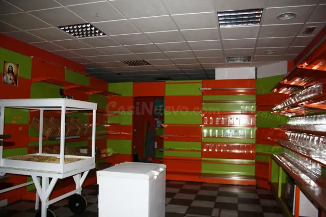 Bonito local para alquilar en Bormujos - foto 4