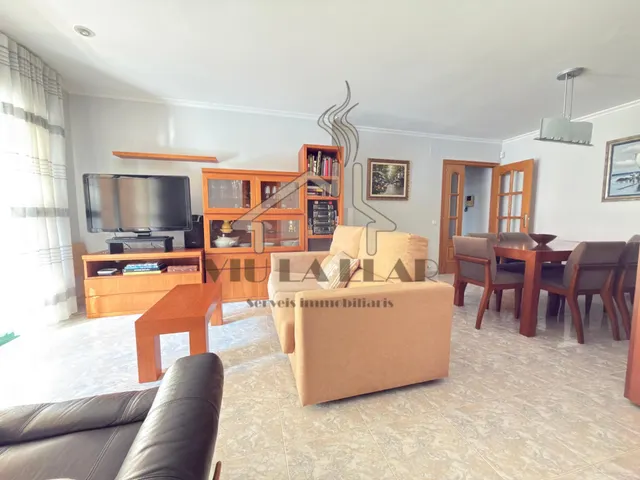 EN EXCUSIVA: Piso impecable de 4 habitaciones con suite, balcón y parking en Via Europa — 13