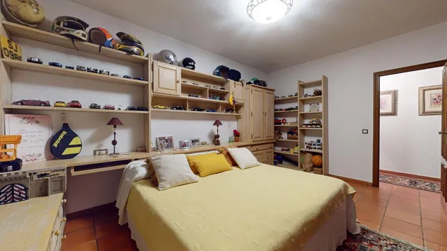 MAITINO AMPLIO CHALET CON PISCINA, PISTA DE TENIS CON VESTUARIOS Y BARBACOA — 33