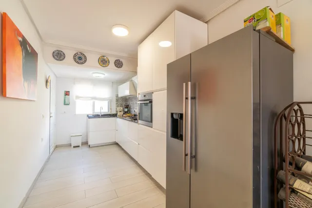 Chalet pareado con piscina, amplia parcela y alta eficiencia energética en Los Balcones — 10