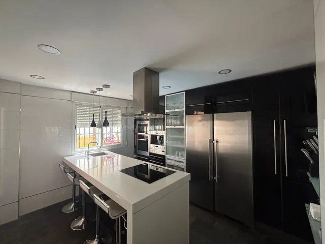 Espectacular vivienda con piscina, buhardilla, bodega y gara - foto 3