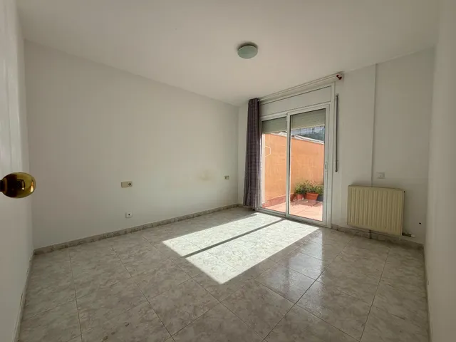 ¡EN EXCLUSIVA! Planta baja de 4 habitaciones con una espectacular terraza de casi 300 m2 en el centro de Montornès del Vallès. — 15
