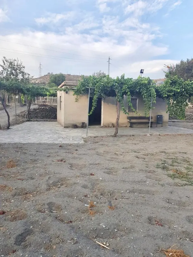 FINCA CON CORTIJO — 8