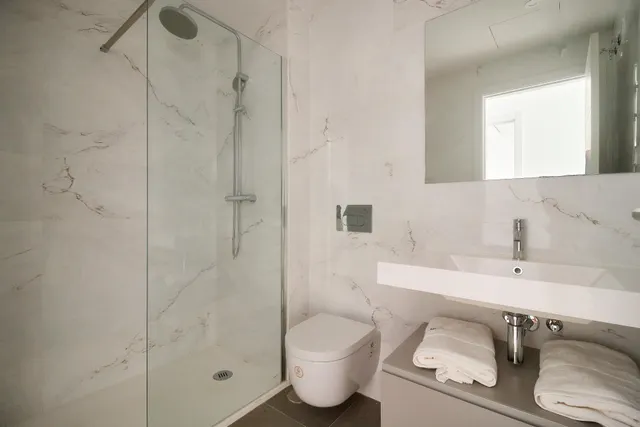 Apartamento  de 2 dormitorios y 2 baños , a estrenar en  pleno centro de Fuengirola. — 25