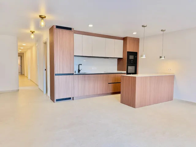 Piso reformado de 3 dormitorios y 2 baños a 200 metros del mar en el centro de Torrevieja — 12