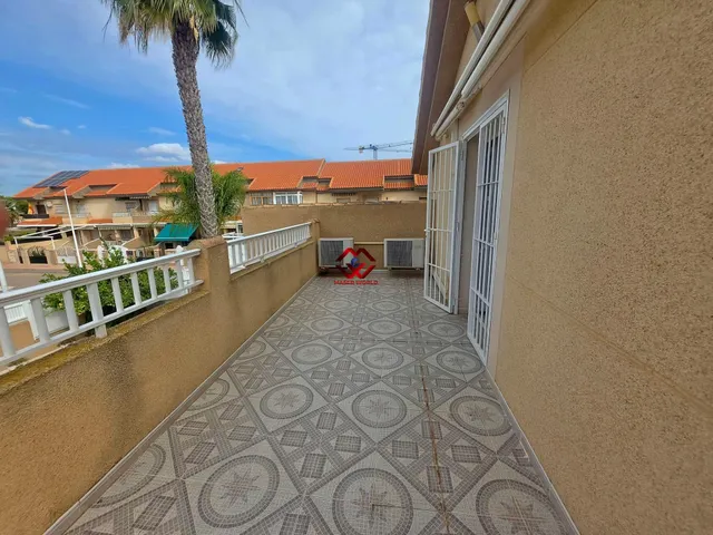 Villa en esquina con piscina privada, garaje a 800 m de la playa en Santiago de la Ribera — 41