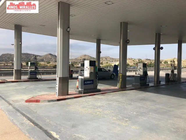 GASOLINERA CON PARCELA, CASA RESTAURANTE EN MONFORTE DEL CID - foto 2