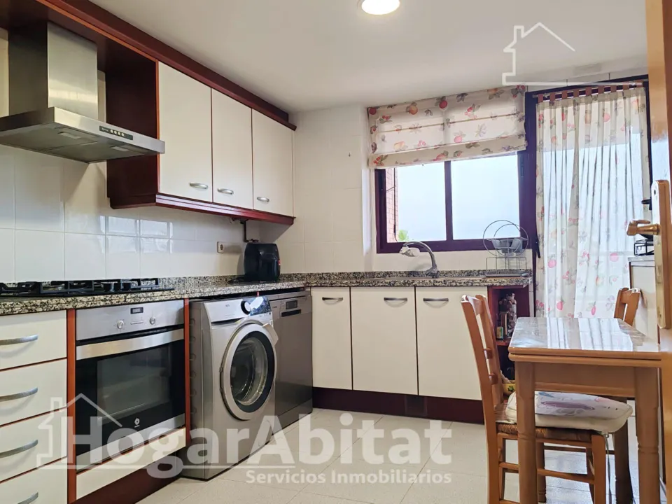 EN RESIDENCIAL CON PISCINA, GARAJE Y TERRAZA EN CAMPANAR