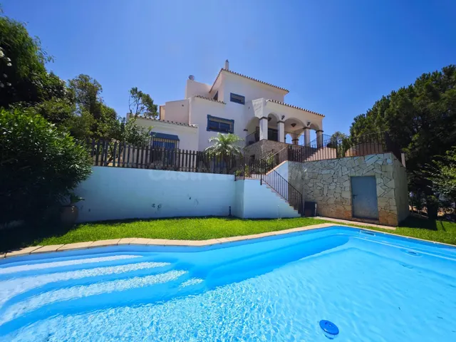 VILLA INDEPENDIENTE EN MIJAS PUEBLO CON VISTAS PANORAMICAS Y