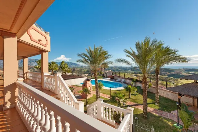Villa de Lujo con vistas al mar y al golf. 7 dormitorios, 10 baños. Calanova Golf, La Cala de Mijas — 4