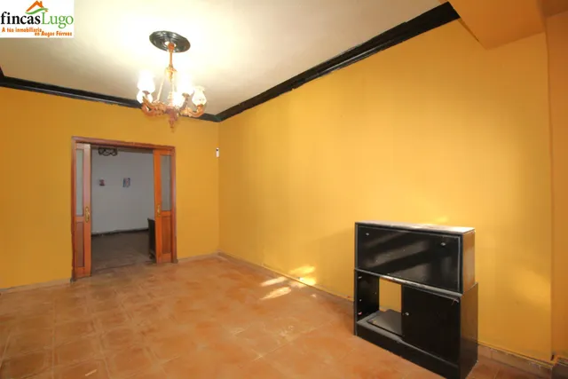 Piso a reformar AL LADO DE LA MURALLA (rúa serra de Ancares). — 10